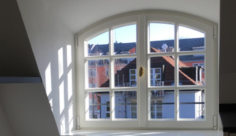 Historisch nachempfundenes Denkmalschutzfenster